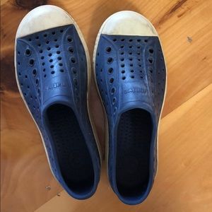 Native navy shoes 11